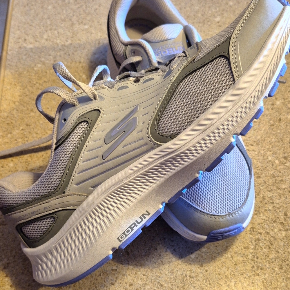 Skechers go run